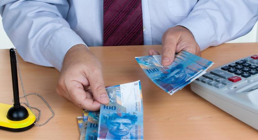 Nagyot gyengült a forint, ismét 417 felett a frank