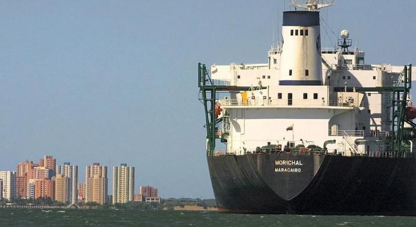 Az Egyesült Államok fokozza a nyomást: olajszállító tankerhajókat üldöznek az amerikai egységek