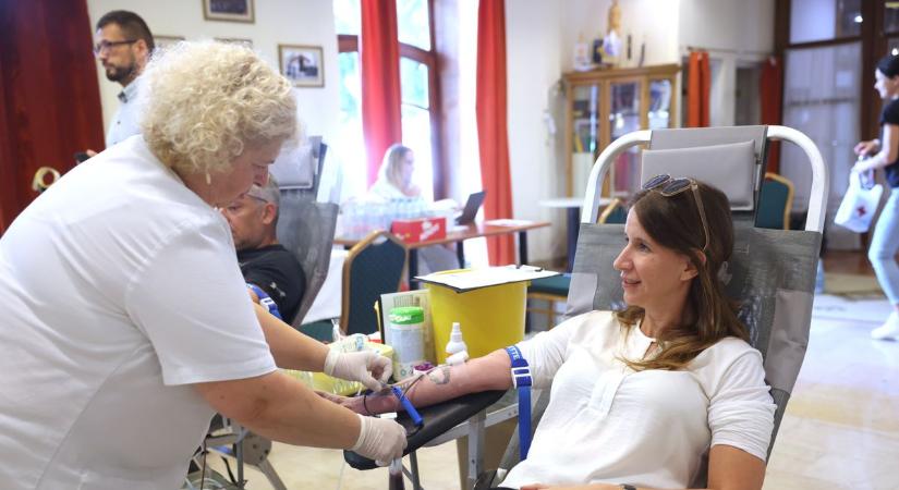 RedSaturday: Ünnepi véradással tölthetjük fel a készleteket