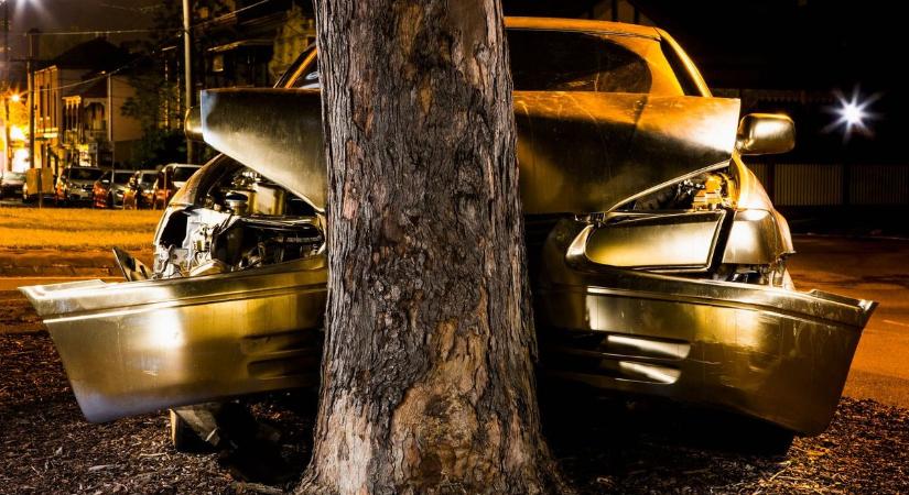 Bekötötte a biztonsági övet az ittasan, jogsi nélkül vezető szolnoki sofőr