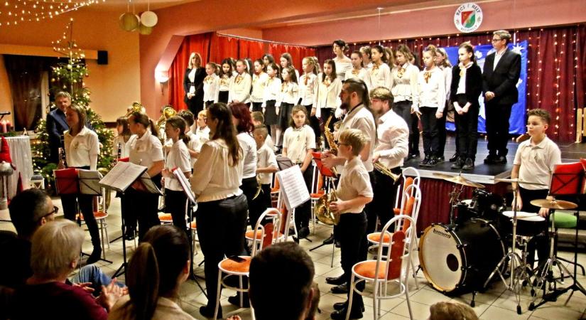 Egyedülálló zenei produkció a zalai falukarácsonyi műsor részeként (galéria)