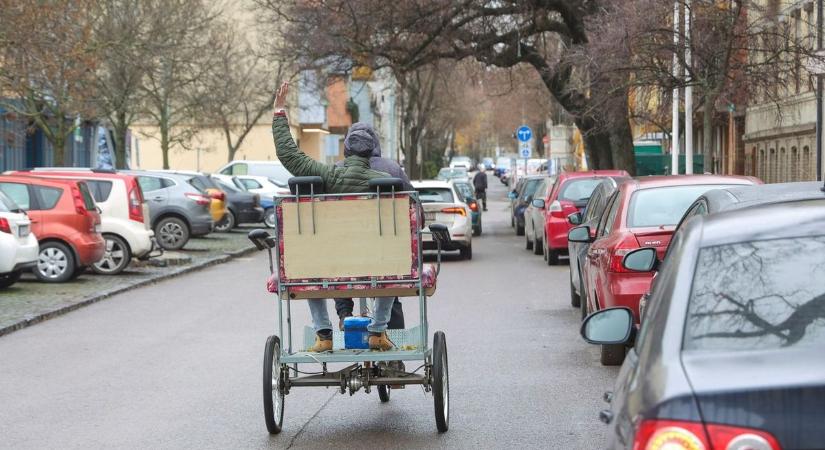 Elektromos hokedli után sem áll meg Szeged, most egy riksa lett a belváros új látványossága (videó)