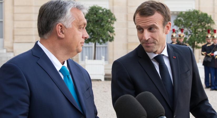 Orbán Viktort igazolja Macron