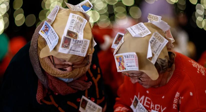 Augusztusban a város négyötöde a lángok elől menekült, karácsony előtt félmilliárd eurót nyert a világ legnagyobb lottóján