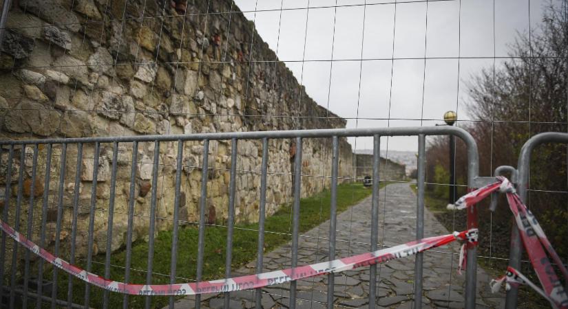 Leomlott egy köpenyfal, suvad a pincerendszer is, egyre rosszabb állapotba kerül az egri vár