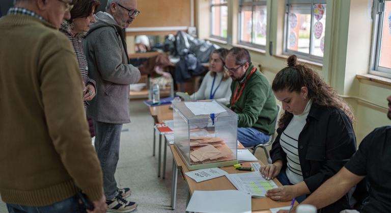 Tovább gyengültek a spanyol szocialisták, a szélsőjobboldal profitált a botrányokból