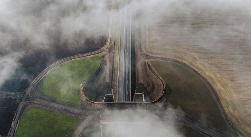 Lélegzetelállító fotókat posztolt a kormány az M4-es új szakaszáról – galériával