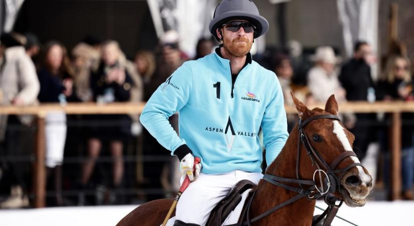 Hercegi címét elhagyva vett részt Harry herceg egy aspeni lovaspólómeccsen