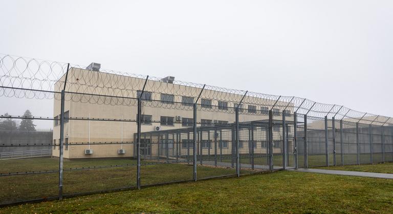 Megnéztük, milyen az ünnep a vasbeton bástyafalakkal körülvett börtönben