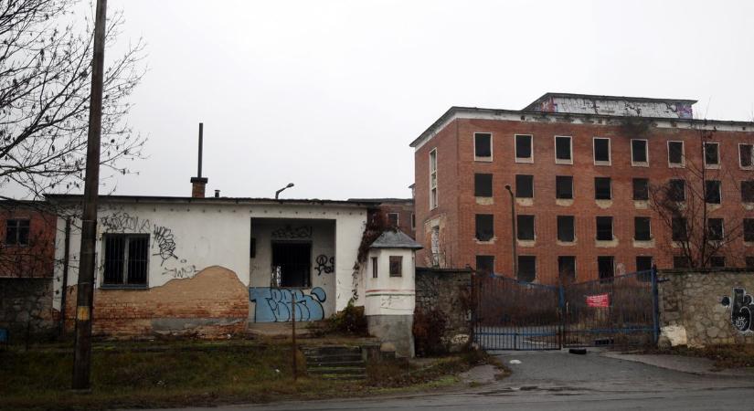 Új élet költözhet a pécsi Áper-laktanya területére