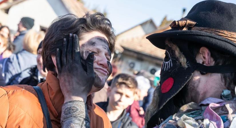 Centenáriumi szobor leleplezés és lépcsőfutás: mozgalmas megyei történések a tavasz kezdetén (galéria)