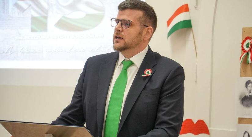 Vámos Zoltán állatvédő szervezetnek vitt adományt