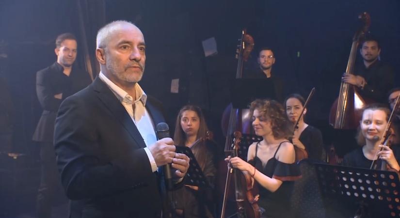 A 130 éves Vígszínház társulata énekli a Himnuszt szilveszter éjjel az RTL-en