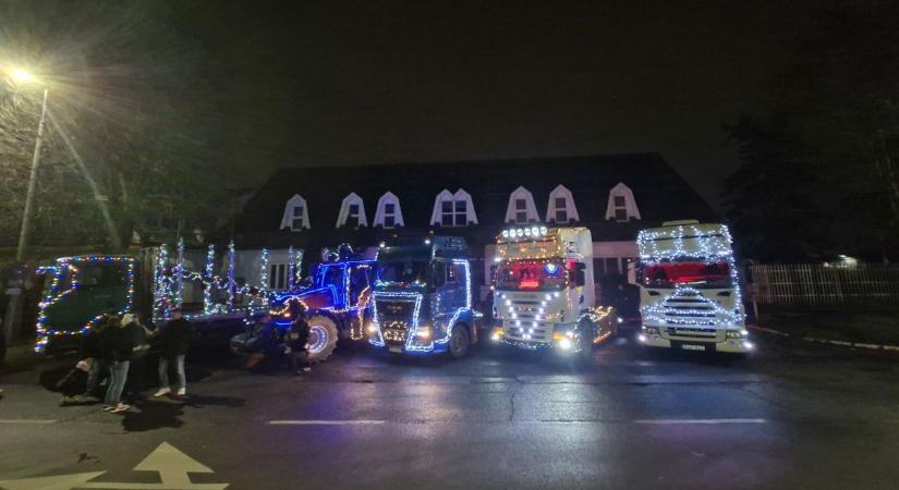 Fényben úszó traktorokkal vonultak be a gazdák Kaposvárra