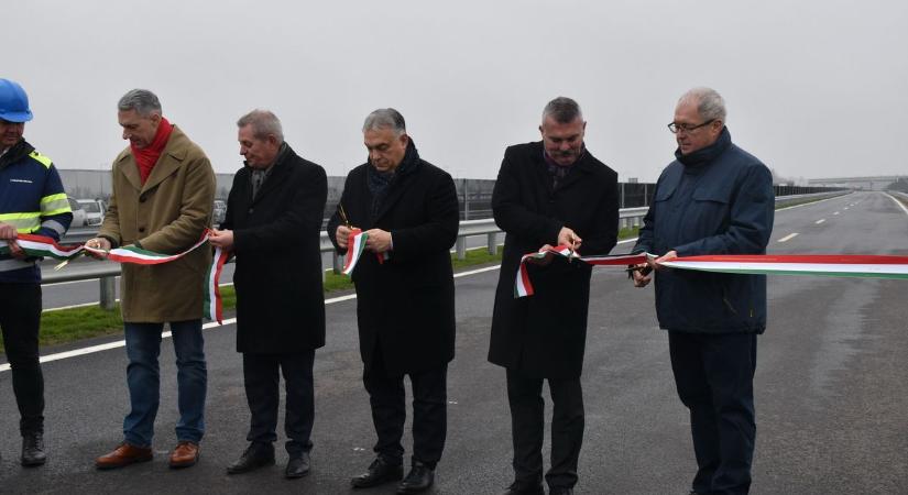Megnyílt az M4-es új szakasza Törökszentmiklós és Kisújszállás között