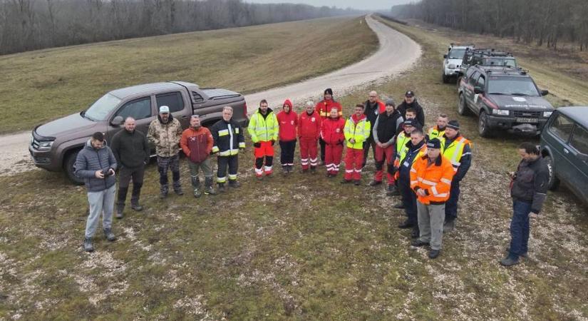 Drónokkal, terepjárókkal, kutyákkal keresik, de még mindig nem került elő az osztrák férfi, a Duna mellett is kutatták