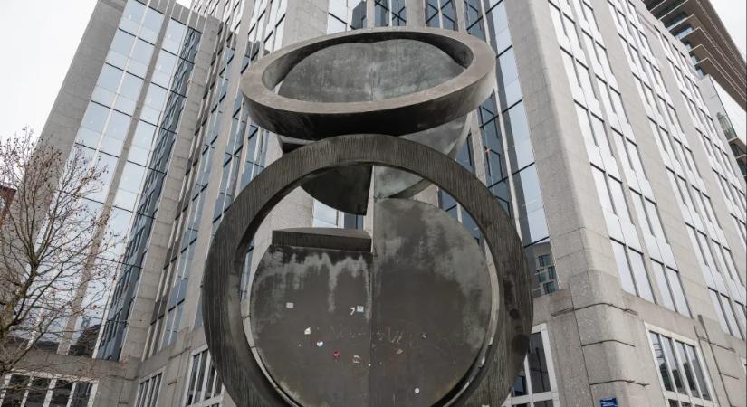 A magyar kormány most nem babrált a kézifékkel, meghosszabbították a gazdasági szankciókat