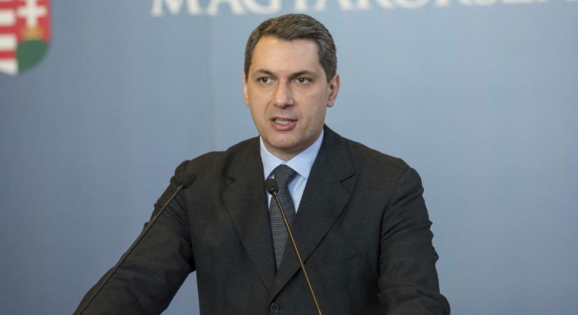 Így néz ki Lázár János gyönyörű felesége, tízezrek kattintottak azonnal, hogy lássák, amikor megjelent a kép a politikus oldalán