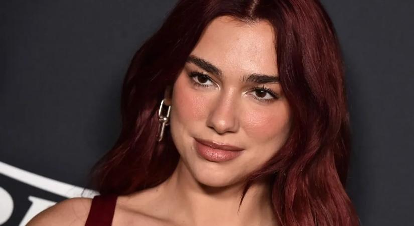 Ez igen: Dua Lipa bikinis képekkel vadította meg az egész világot