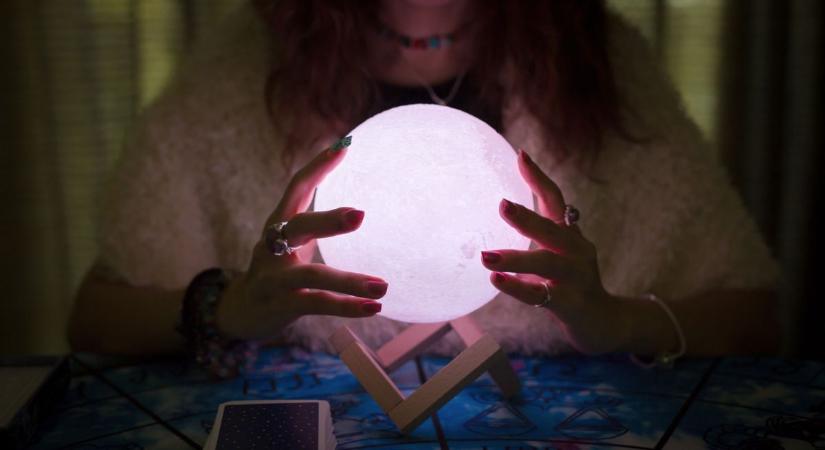 Baba Vanga elbújhat, ilyen lesz 2026 az egri mesterjós szerint – titkos szerelem vár az egyik csillagjegyre