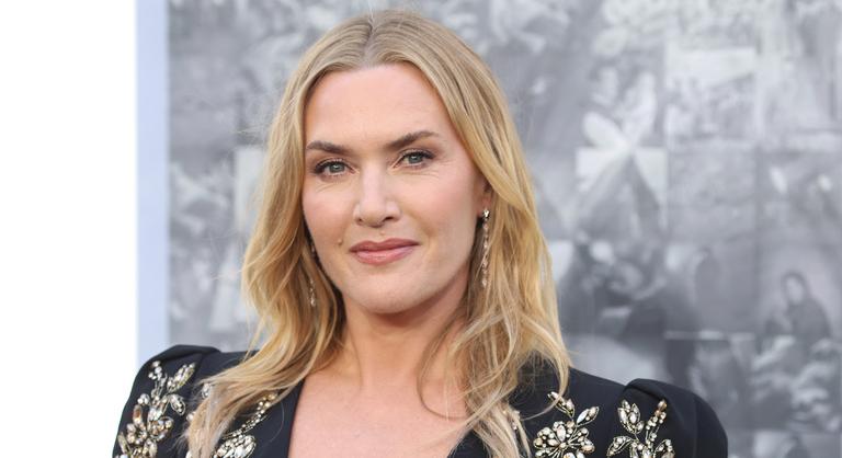 Foggal-körömmel kellett küzdenie Kate Winsletnek, hogy nőként rendező lehessen