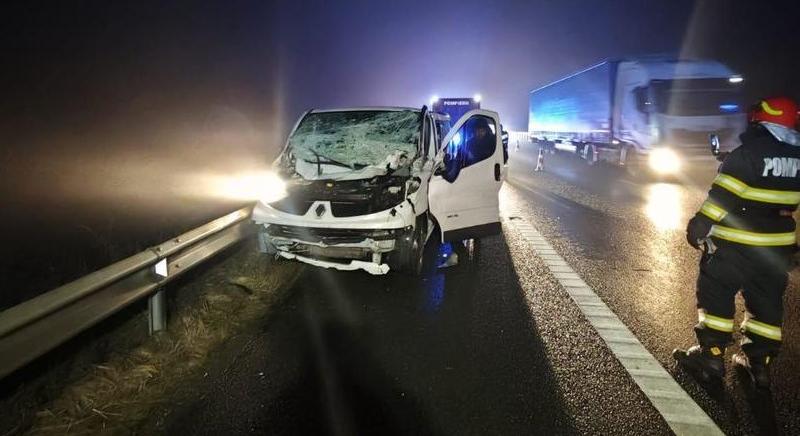Utánfutós járművek ütköztek – Négyen megsérültek, köztük két kisgyermek