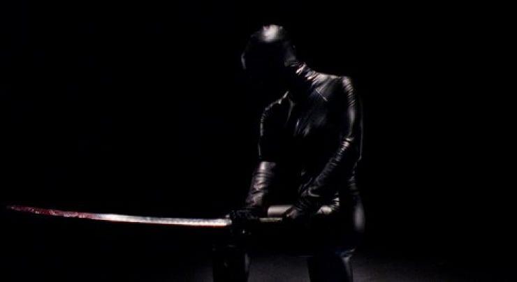 Reflection in a Dead Diamond: Egészestés James Bond főcím (kritika)