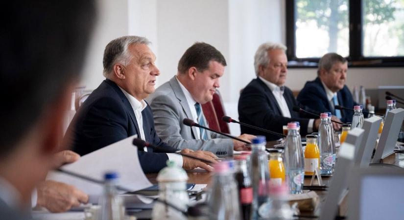 Valami készül: megkezdődik az utolsó kormányülés – Orbán Viktor három szóval összefoglalta az évet