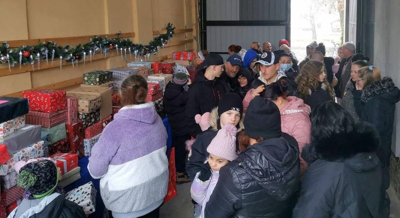 Több mint 400 adománycsomag talált gazdára Madarason