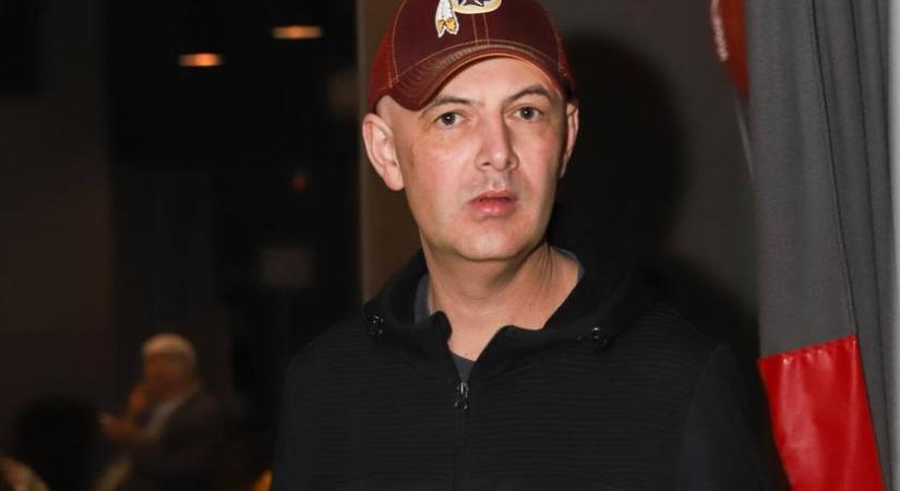 Vujity Tvrtko hosszú hajjal felismerhetetlen: így elmennél mellette az utcán