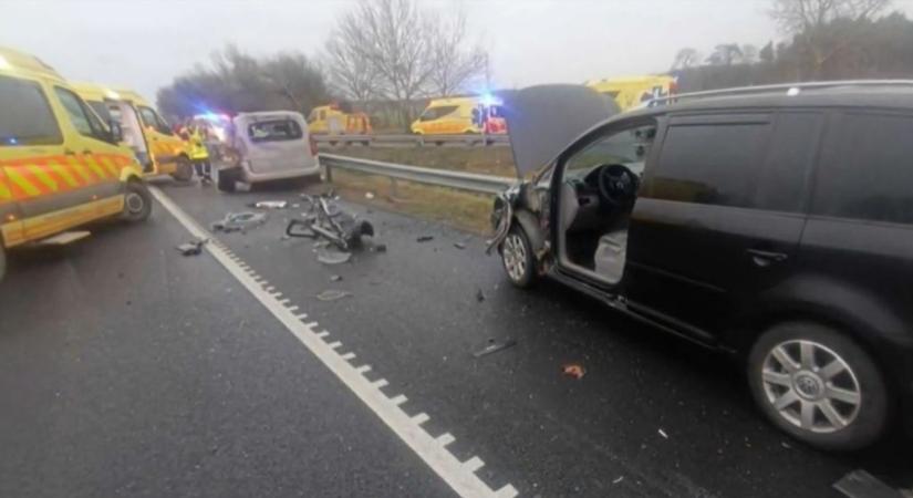 Egy szabadnapos magyar rendőrt és egy szabadnapos román tűzoltót gázoltak halálra az M1-esen