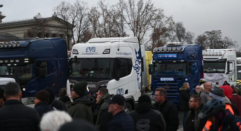 A Hősök terén megjelent fuvarosokkal is egyeztetni fog Lázár János