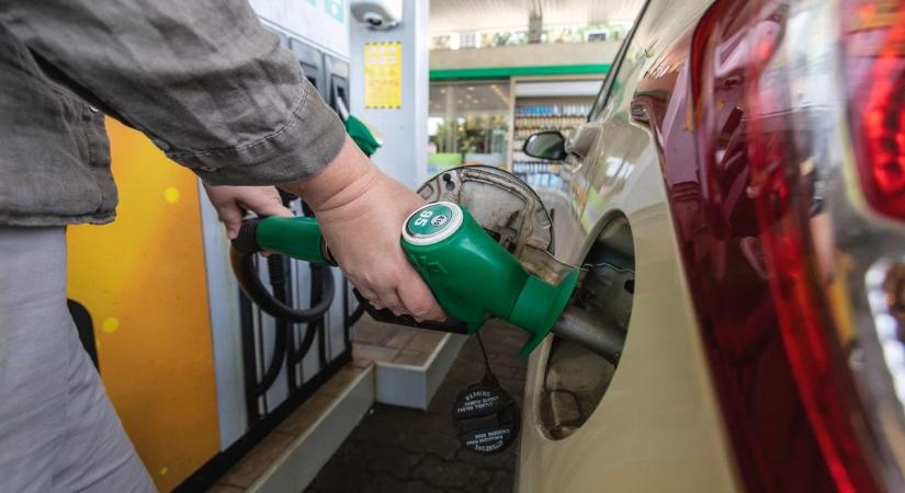 Így tankoltok ti: szenteste előtt azért csak sikerül meglepni az autósokat