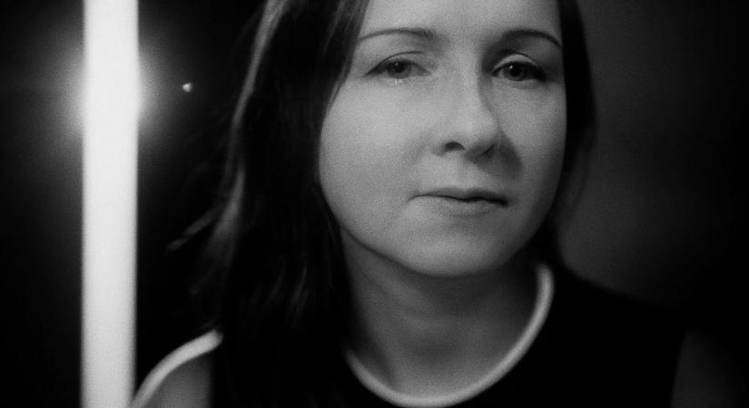 Beszélgetés Szakács Szilvia Adrienn díjnyertes filmrendezővel, aki végre kreatív módon használja az AI-t