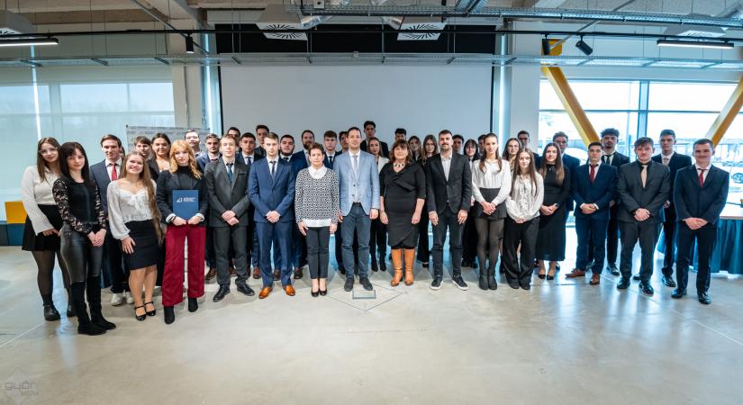 Egymillió forintos támogatást kapnak a SZE Gólya ösztöndíjas hallgatói