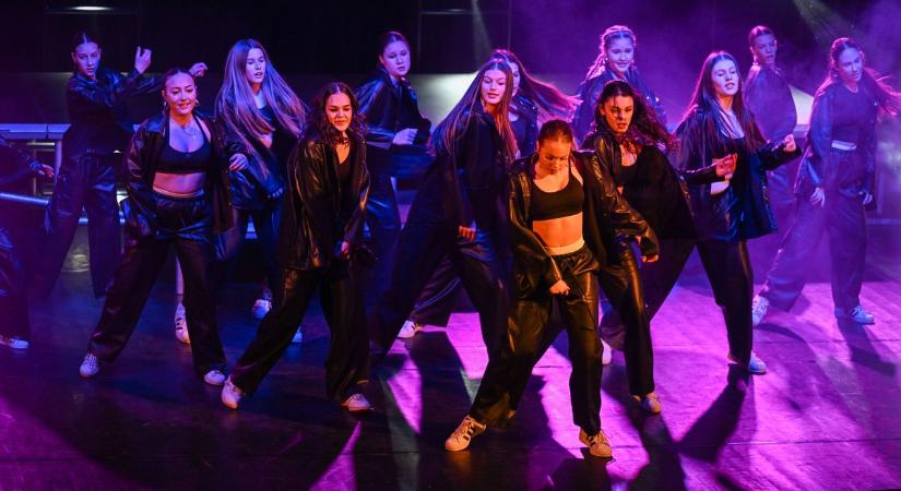 Látványos karácsonyi táncgála a zalaegerszegi moziban (képgaléria)