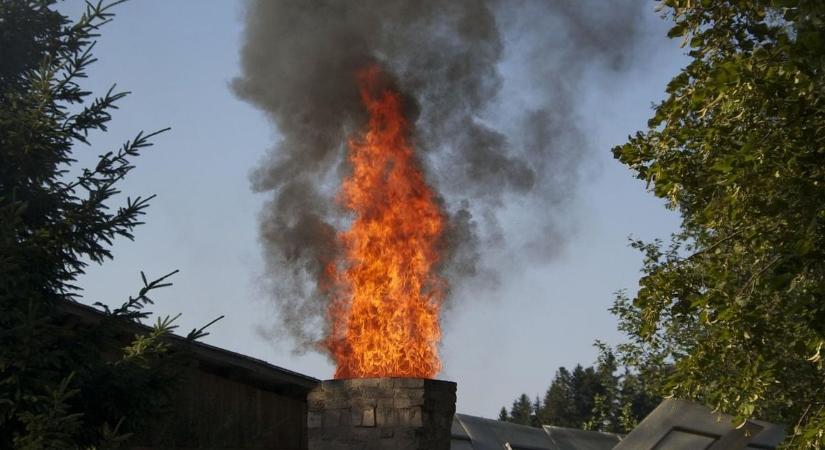 Kéménytűz miatt vonultak ki a zalai tűzoltók – Két helyen megtiltották a kémények használatát