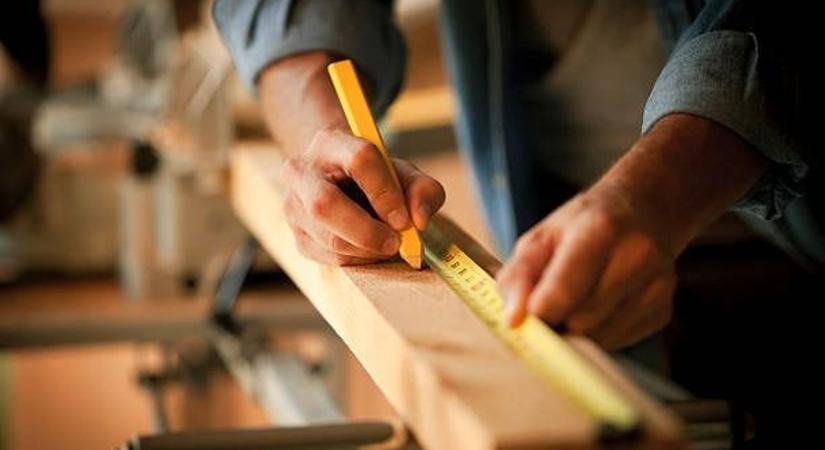 Veréssel kényszerítette munkára asztalos ismerősét a pápai férfi