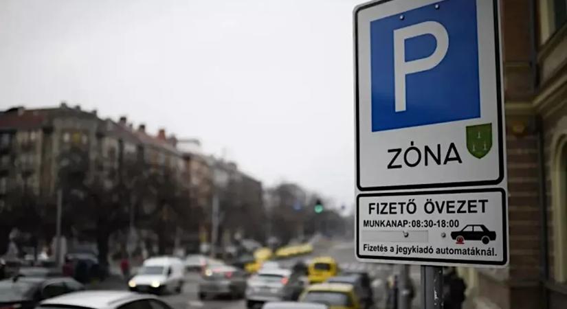 Figyelem! Sok helyen fizetős lesz a parkolás a két ünnep között