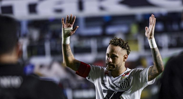 Újabb térdműtéte miatt legalább egy hónapig nem játszhat a világklasszis futballista