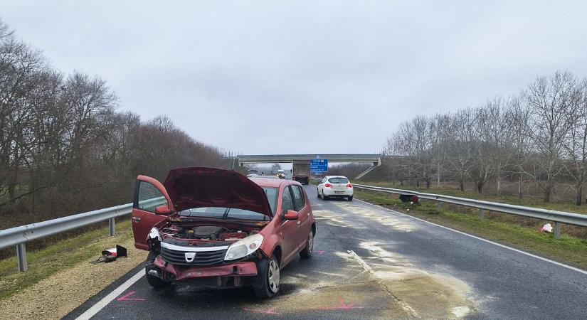 Baleset miatt hatalmas a torlódás az M9-esnél, aki teheti, kerüljön!