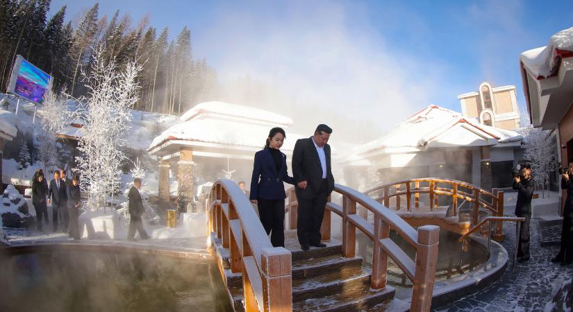 Luxusszállodákat adott át a lánáyval az észak-koreai diktátor