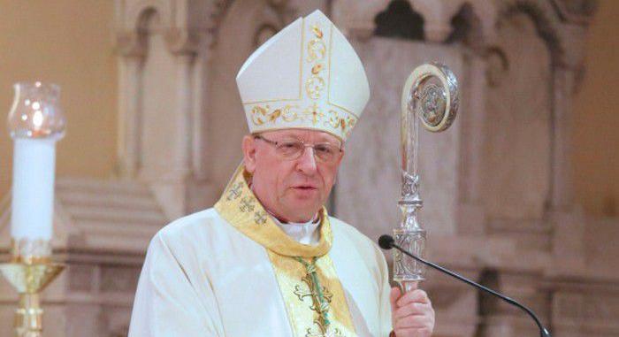 A püspök celebrálja az éjféli misét Debrecenben