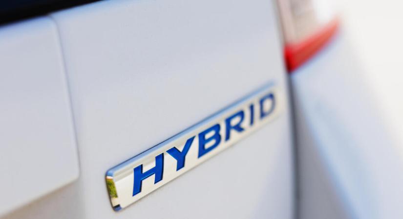Átvették a vezetést az elektromos és hibrid autók