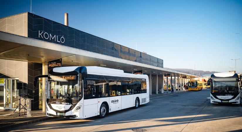 Komló utasainak szolgálatában az elektromos Ikarusok