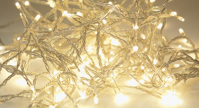 Áramütést, égési sérülést okozhatnak a fényfüzérek – rengeteg problémás terméket talált a fogyasztóvédelem