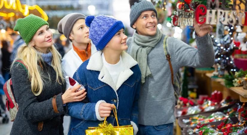 Tele vannak a boltok karácsonykor, de miért költekeznek bátrabban az emberek?