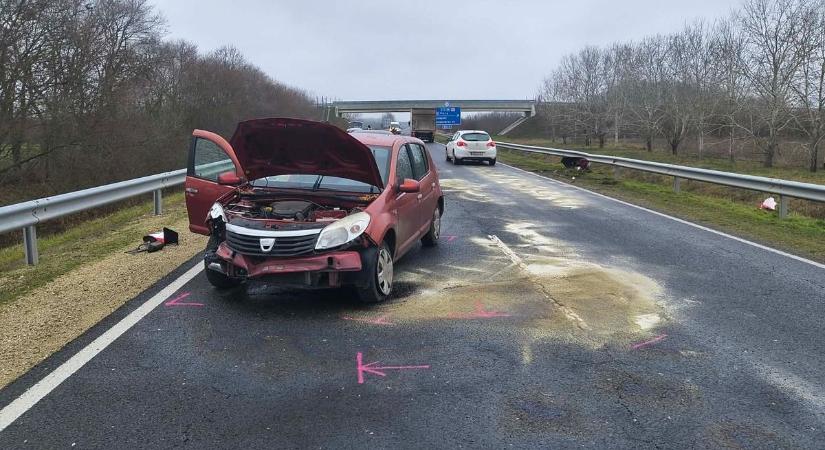 Baleset miatt hatalmas a torlódás az M9-esnél