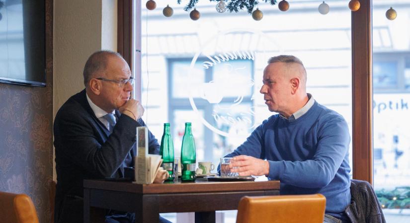 Navracsics Tibor hamarabb kibékült a jobbikos ellenfelével, mint Lázár Jánossal