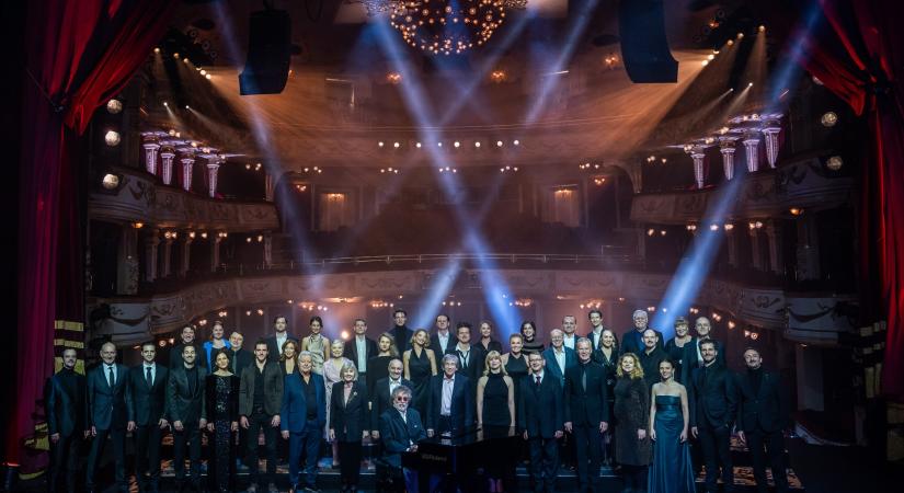 Megérkezett a Vígszínház karácsonyi köszöntője – A társulat énekli majd a Himnuszt az RTL-en